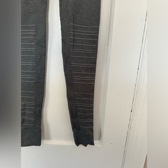 BLANQI Sport Support Dark Gray Hipster Cuffed Athletic Leggings​ - Picture 3 of 7